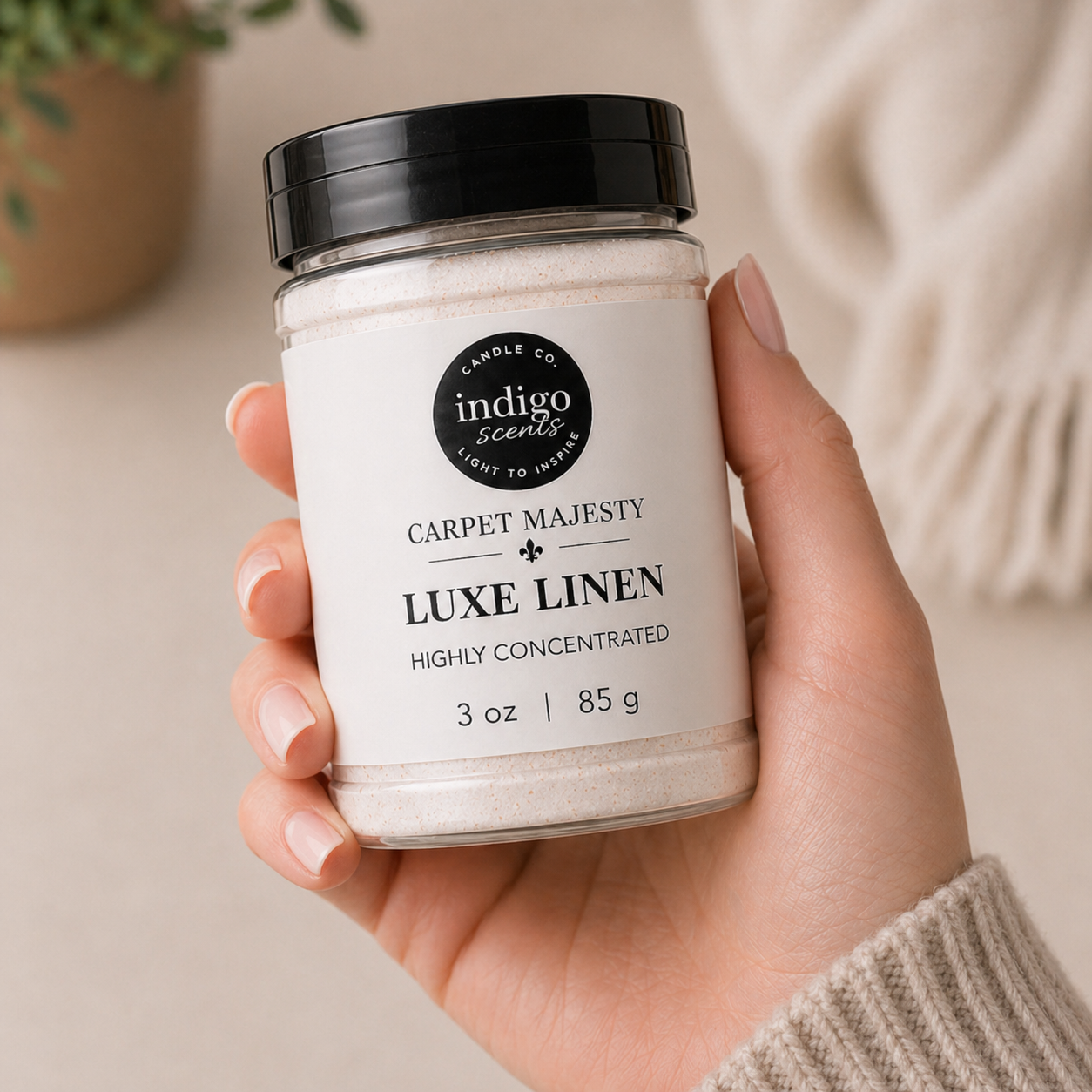 hand holding a carpet majesty mini in luxe linen scent